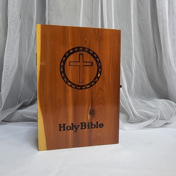 Holy Bible Illustrated Light of the World Edition Vintage Wood Cedar Box - Picture 1 of 15